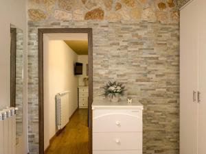 a room with a brick wall and a white dresser at Domus Serena in Venafro +35 photos