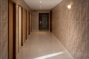 a hallway in a building with a tile floor at Winahost Coslada Av Lisboa in Coslada +1 photo