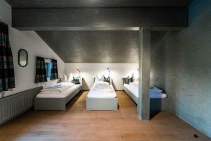 a room with two beds in a room at FAT Mankei in Seidlwinkl