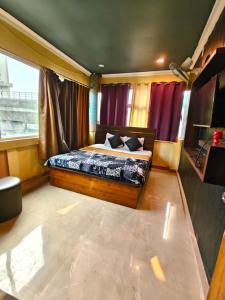 a bedroom with a bed in a room at Hotel Heavens in Dum-Dum Junction +3 photos