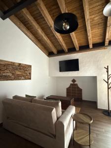 a living room with a couch and a tv at Casa Rama D Oliveira in Barrada