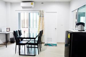 a dining room with a table and chairs at Connect Apartment in Nakhon Ratchasima