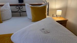 a white bed with a price tag on it at Apartment Alpen Lodge 52 in Aschau