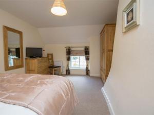 a bedroom with a bed and a flat screen tv at 1 Bed in Wareham oc-dc153 in Wool