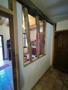 a window in a room withieval beams at La Toscane Médiévale in Saramon +28 photos
