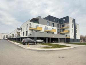 a large building with a car parked in a parking lot at IDDA Concept 3 in Târgu-Mureş