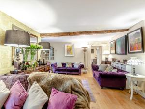 a living room with purple couches at 4 Bed in Leyburn oc-83260 in Middleham