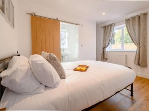 a white bed with a yellow box on top of it at 2 Bed in Hull oc-89596 in Ryhill
