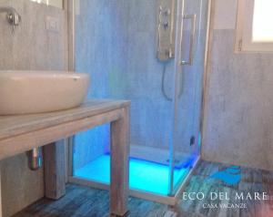 A bathroom at Eco del Mare Még 37 kép