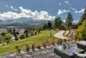 a garden with a view of a mountain at Tatra Resort & SPA in Kościelisko