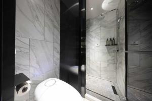 a bathroom with a shower and a toilet at Mercure Beijing Tiananmen Square Qianmen Street in Beijing +42 photos