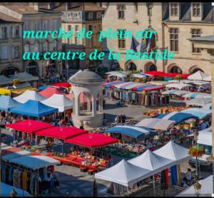 an aerial view of a market with tables and umbrellas at chambre studio du logis du parc in Libourne