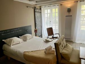 a bedroom with a large bed and a chair at Unique à Nantes ! Surprenantes- Jules Verne in Nantes
