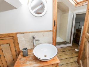 a bathroom with a white toilet and a mirror at Studio Bach in Beaumaris +13 photos
