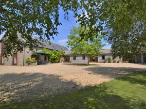 an empty driveway in front of a building at 4 Bed in Sherborne oc-folow in Long Burton