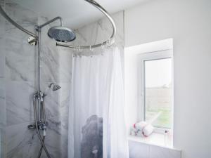 a bathroom with a shower with a shower curtain at 2 Bed in Lechlade oc-77493 in Langford +19 photos