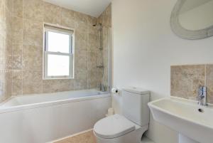 a bathroom with a toilet and a tub and a sink at 4 Bed in Leyburn oc-ds370 in Leyburn +8 photos