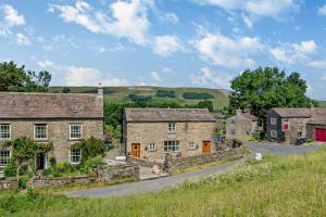 an image of a village with stone buildings at 2 Bed in Askrigg oc-b27667 in Marsett