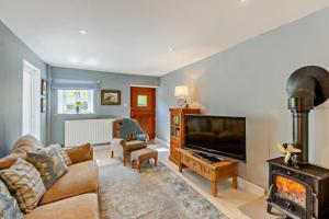 a living room with a couch and a flat screen tv at 2 Bed in Askrigg oc-b27667 in Marsett