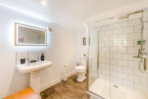 a bathroom with a toilet and a sink and a shower at 3 Bed in Middleham oc-o32119 in Gammersgill +31 photos
