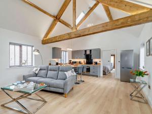 a living room with a couch and a table at 1 Bed in Driffield oc-79277 in Wold Newton