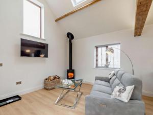 a living room with a couch and a fireplace at 1 Bed in Driffield oc-79277 in Wold Newton