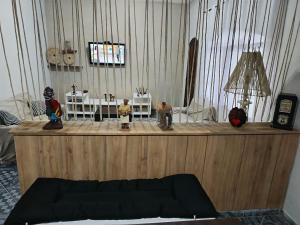 a wooden counter with figurines on top of it at Chácara braga in Itanhaém