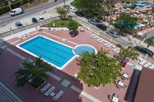 an overhead view of a swimming pool in a city at BLUESEA Continental in Tossa de Mar