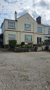 a large white house sitting on top of a driveway at Clinmore House in Paignton