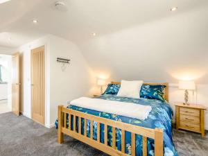 a bedroom with a bed with blue and white sheets at 1 Bed in Weymouth oc-82098 in Osmington