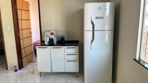 a white refrigerator in a kitchen with a counter at Perfeita casa estilo apartamento in São Luís