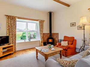 a living room with a couch and a table at 2 Bed in Dulverton oc-threb in East Anstey