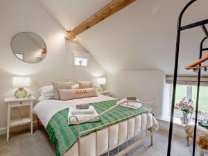 a bedroom with a bed with a green blanket at 2 Bed in Skipton oc-91296 in Bramley