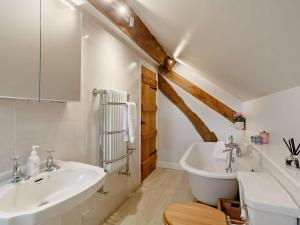 a bathroom with two sinks and a bath tub at 2 Bed in Skipton oc-91296 in Bramley +10 photos