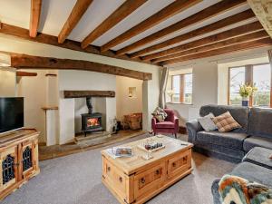 a living room with a couch and a fireplace at 3 Bed in Richmond oc-91578 in Caldwell