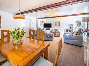 a living room with a wooden table and a couch at 3 Bed in Ventnor oc-89972 in Niton