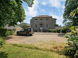 an old car parked in front of a building at 3 Bed in Ventnor oc-89972 in Niton