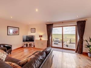 a living room with a couch and a television at 3 Bed in Bishop Auckland oc-94320 in Wolsingham