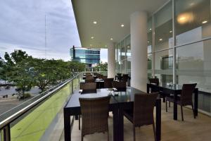Restaurace v ubytování Whiz Prime Hotel Sudirman Pekanbaru