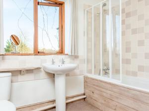 a bathroom with a sink and a bath tub at 4 Bed in Gillingham oc-80670 in West Stour