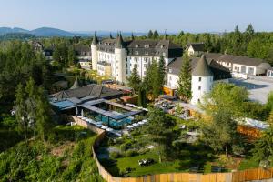 an aerial view of a hotel with a resort at Hotel SEN in Senohraby