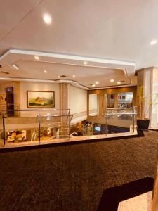 a large living room with a table and a couch at Suite master, condo-hotel in Joinville