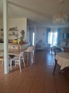 a kitchen and living room with a table and chairs at Golf Home in Écommoy