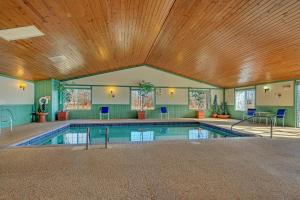 a swimming pool with a wooden ceiling and a ceiling at Garrison Inn and Suites in Garrison