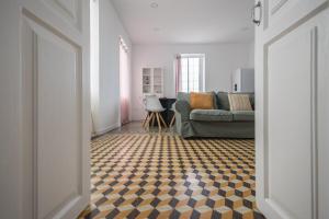 a living room with a couch and a table at GuestReady - Refugio de Salome in Los Sauces +51 photos