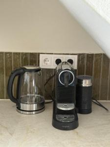 affeepot and coffee maker sitting on a counter at Casa Cookie in Ojén