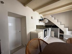 a kitchen with a staircase and a table and chairs at Casa Cookie in Ojén