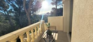a balcony with a bench and a window with trees at Villa Palama in Marseille