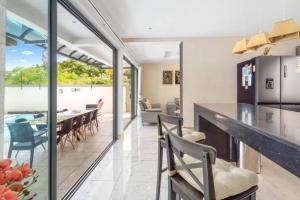 a kitchen and dining room with a table and chairs at Balaclava Star Villa in Balaclava