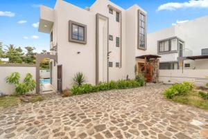a large white house with a stone driveway at Balaclava Star Villa in Balaclava